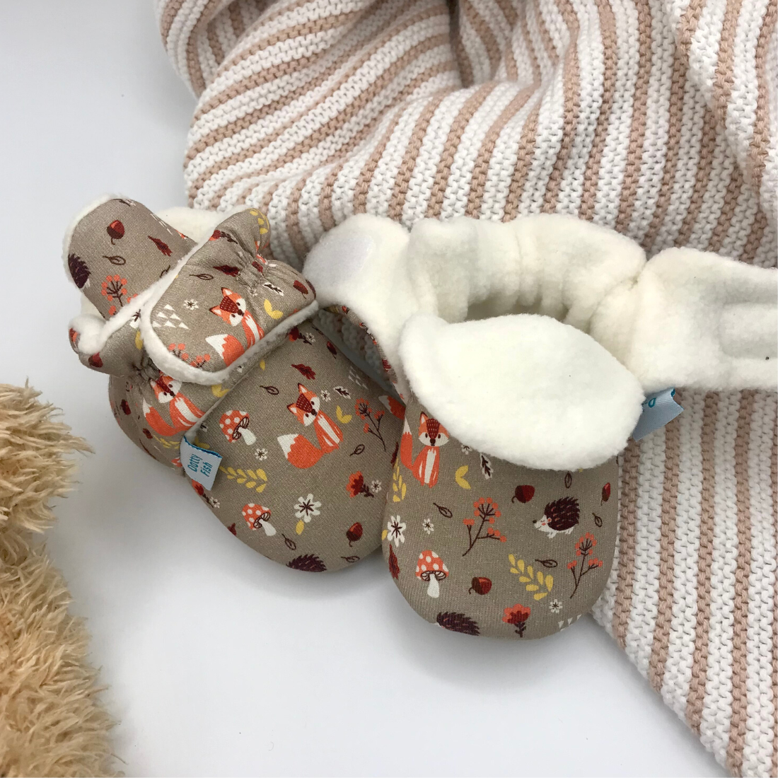 Winter baby booties with fleece lining